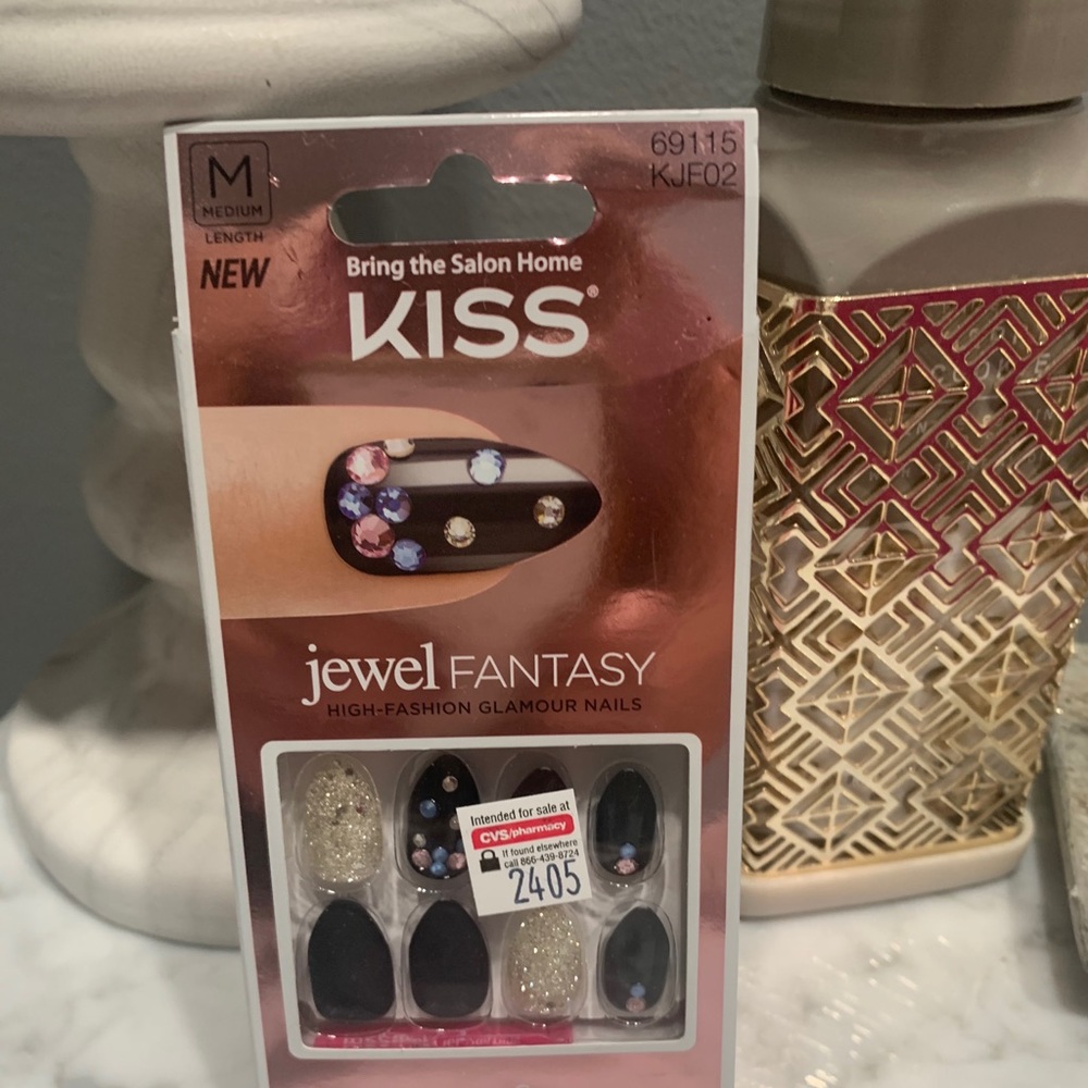 Press on nails